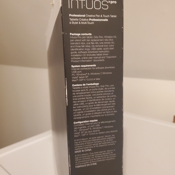 Wacom Intuos Pro Drawing Tablet - Picture 2 of 11